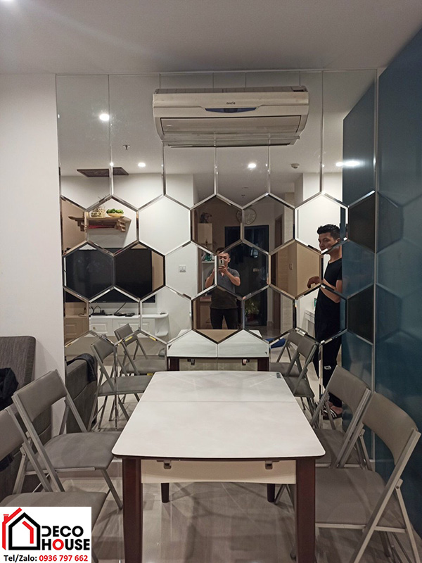 Gương ốp tường nghệ thuật trang trí phòng ăn