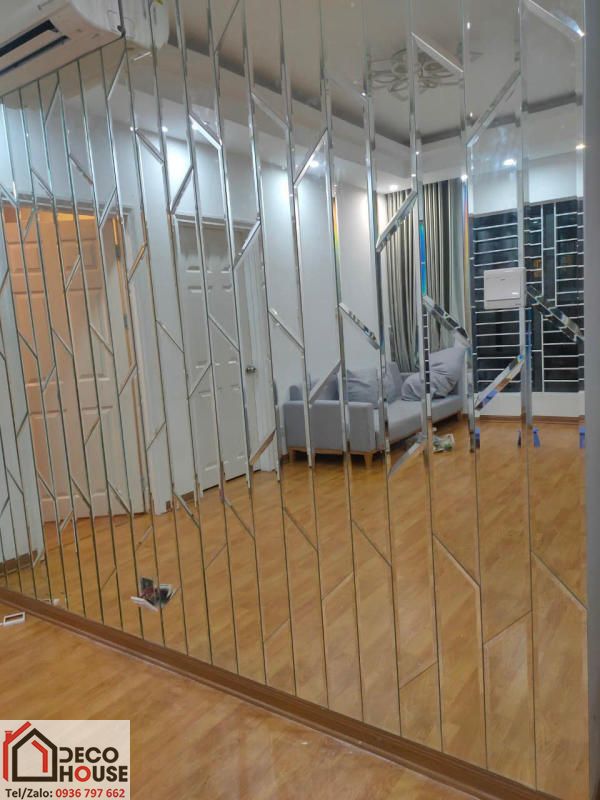 Gương dán tường đẹp Hai Bà Trưng
