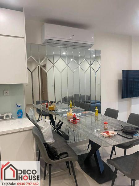 Thi công gương dán tường phòng ăn tại Thịnh Quang, Đống Đa