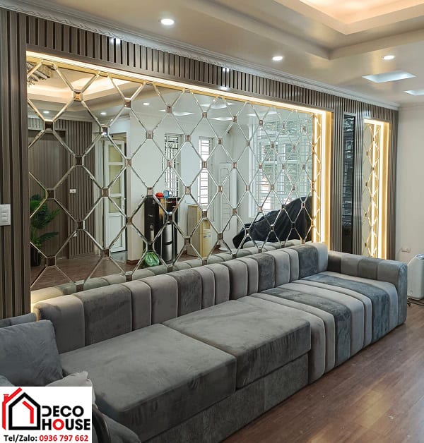 Gương dán tường phòng khách Hai Bà Trưng