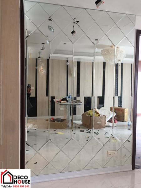 Lắp đặt gương dán tường trang trí tại Hoàng Mai uy tín