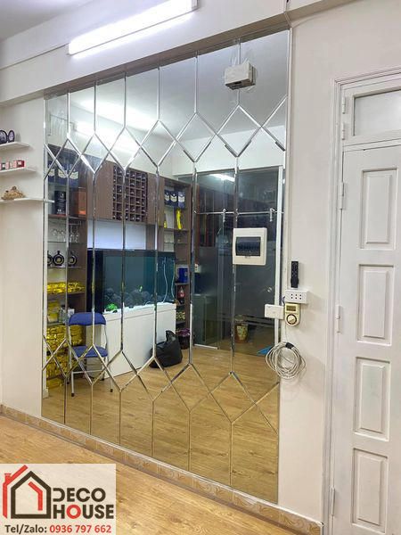 Lắp đặt gương trang trí dán tường Hoàn Kiếm